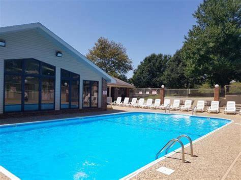 Free Silver Dollar City & Other Attraction Tickets! Spacious, Great Location, Indoor & Outdoor Pools ブランソン エクステリア 写真